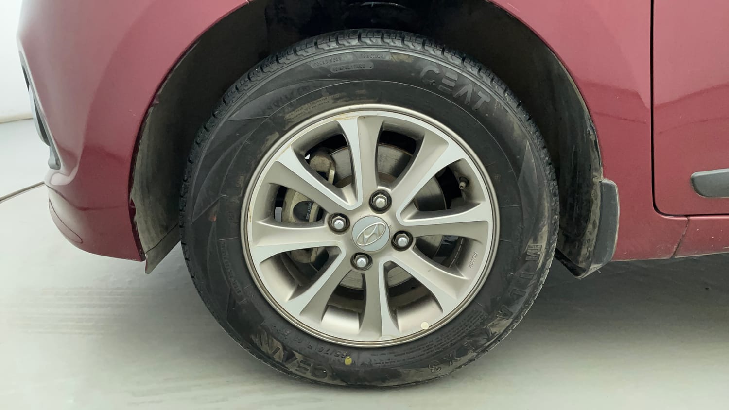 Used 2016 Hyundai Grand i10 Asta 1.2 Kappa VTVT Petrol Manual tyres LEFT FRONT TYRE RIM VIEW