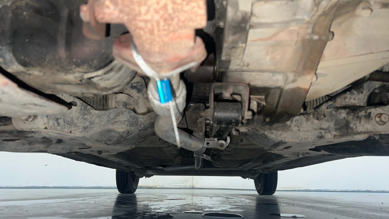 Used 2013 Hyundai i10 Magna 1.1 iRDE2 Petrol Manual extra FRONT LEFT UNDERBODY VIEW