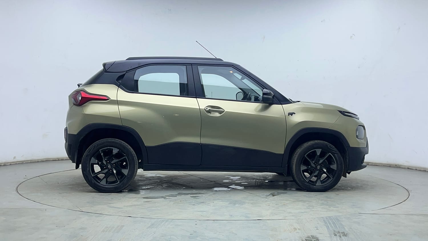 Used 2022 Tata Punch Kaziranga Creative MT Petrol Manual exterior RIGHT SIDE VIEW
