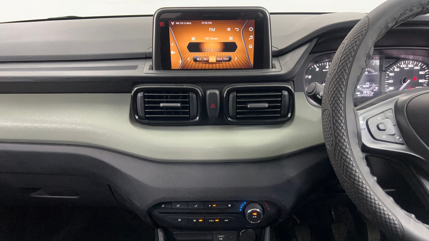 Used 2022 Tata Punch Adventure Rhythm Pack MT Petrol Manual interior MUSIC SYSTEM & AC CONTROL VIEW