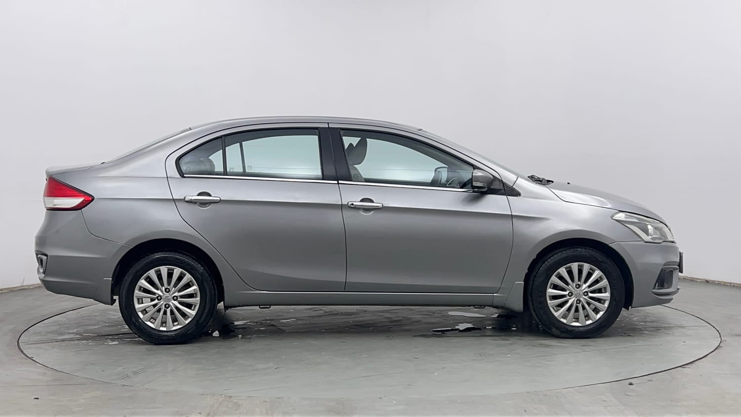 Used 2018 Maruti Suzuki Ciaz Delta Hybrid 1.5 Petrol Manual exterior RIGHT SIDE VIEW