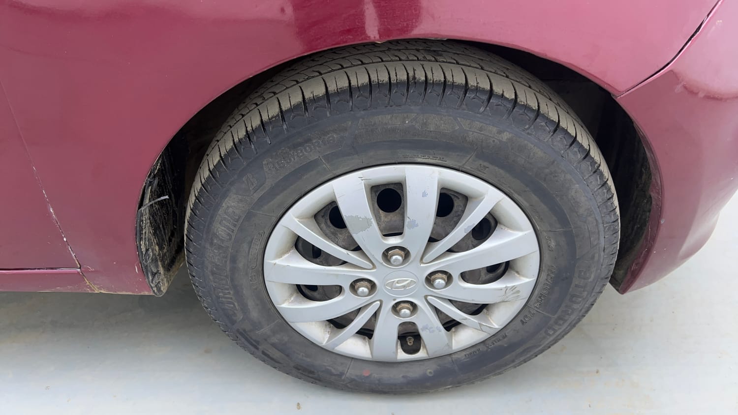 Used 2015 Hyundai i10 Sportz 1.1 iRDE2 Petrol Manual tyres RIGHT FRONT TYRE RIM VIEW
