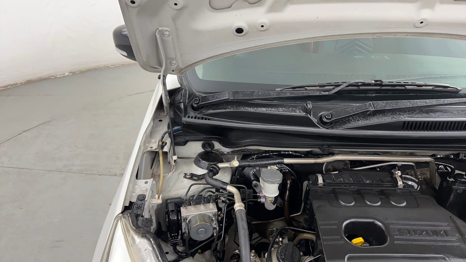 Used 2019 Maruti Suzuki Celerio X Zxi (O) AMT Petrol Automatic engine ENGINE RIGHT SIDE HINGE & APRON VIEW