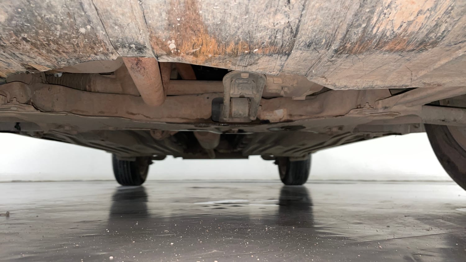 Used 2023 Maruti Suzuki Brezza ZXI AT Petrol Automatic extra FRONT LEFT UNDERBODY VIEW