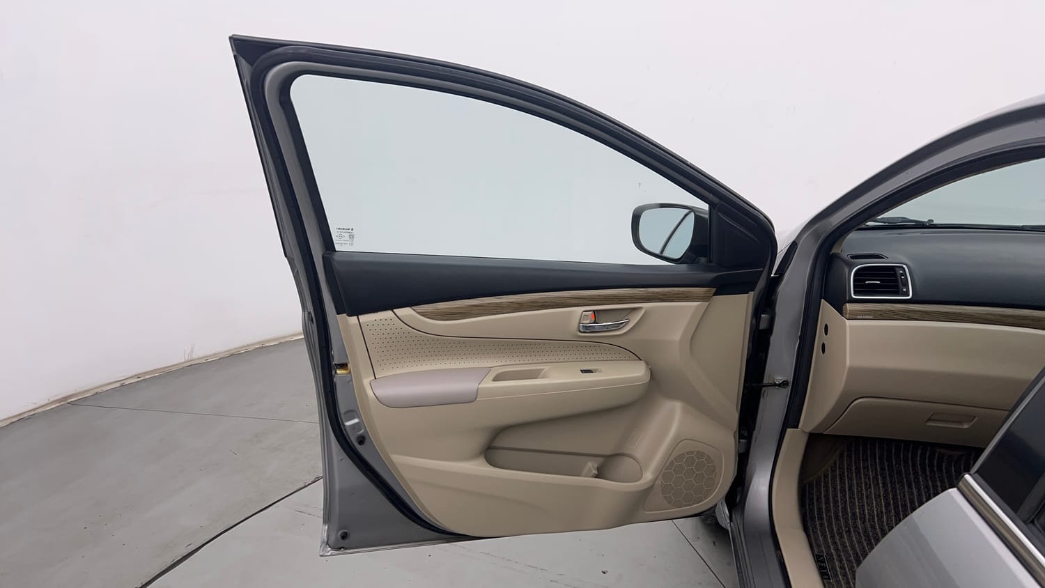 Used 2018 Maruti Suzuki Ciaz Delta Hybrid 1.5 Petrol Manual interior LEFT FRONT DOOR OPEN VIEW