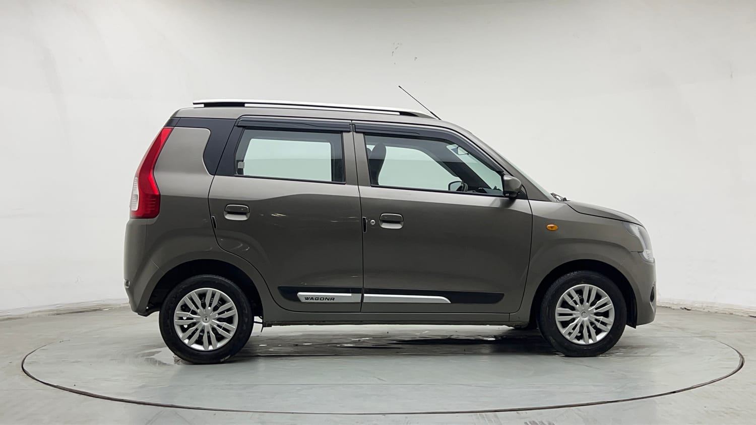 Used 2019 Maruti Suzuki Wagon R 1.0 VXi 1.0 Petrol Manual exterior RIGHT SIDE VIEW