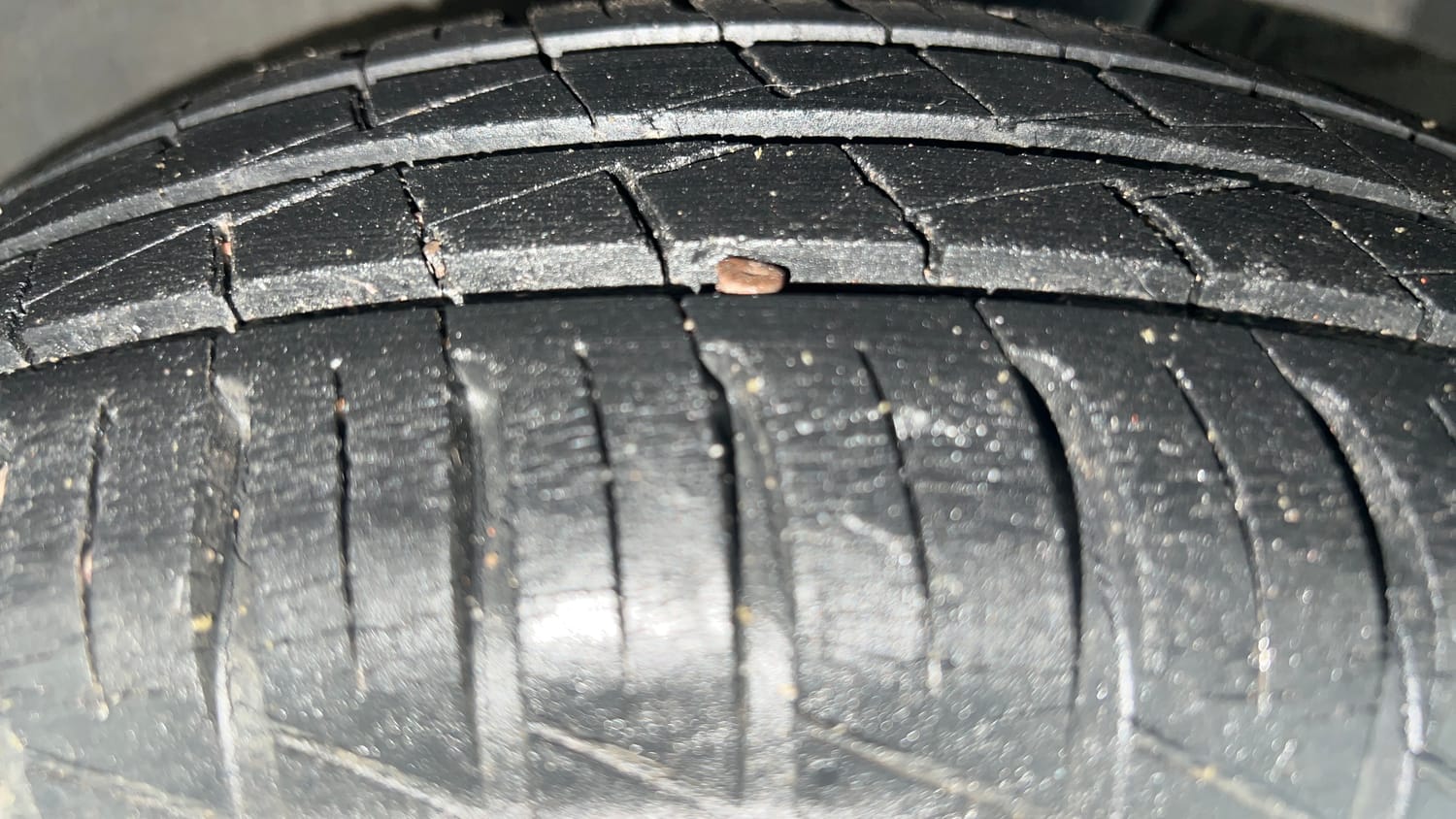 Used 2020 Renault Kwid 1.0 RXT Opt Petrol Manual tyres LEFT REAR TYRE TREAD VIEW