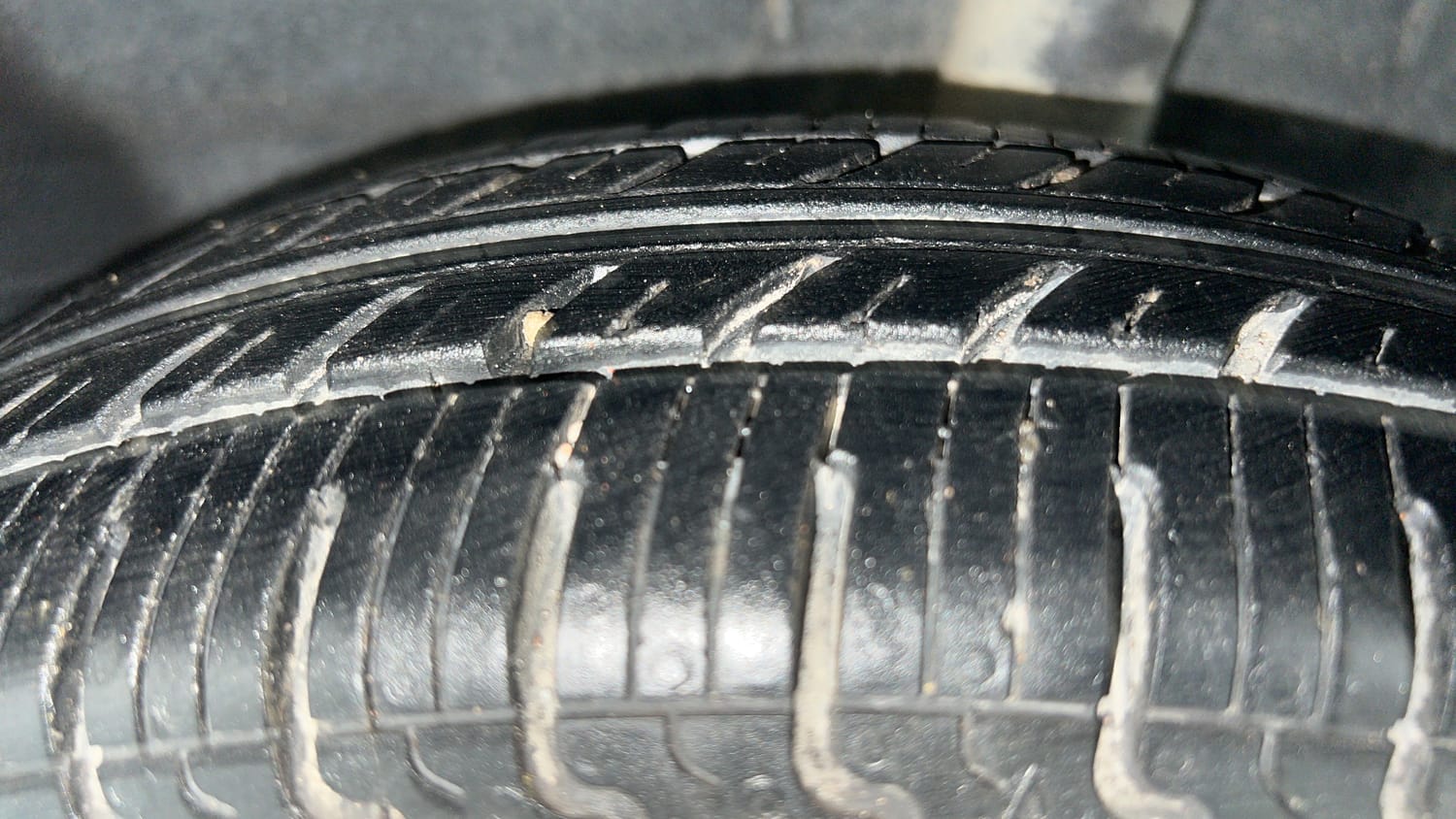 Used 2018 Renault Kwid RXT (O) 1.0 SCE Edition Petrol Manual tyres LEFT REAR TYRE TREAD VIEW