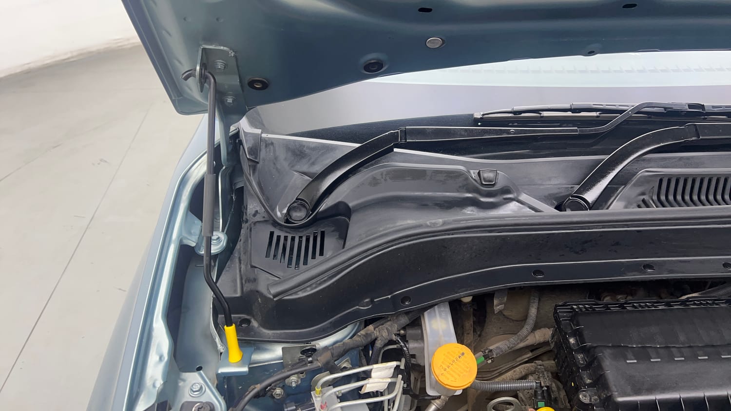 Used 2023 Tata Punch Adventure AMT Petrol Automatic engine ENGINE RIGHT SIDE HINGE & APRON VIEW