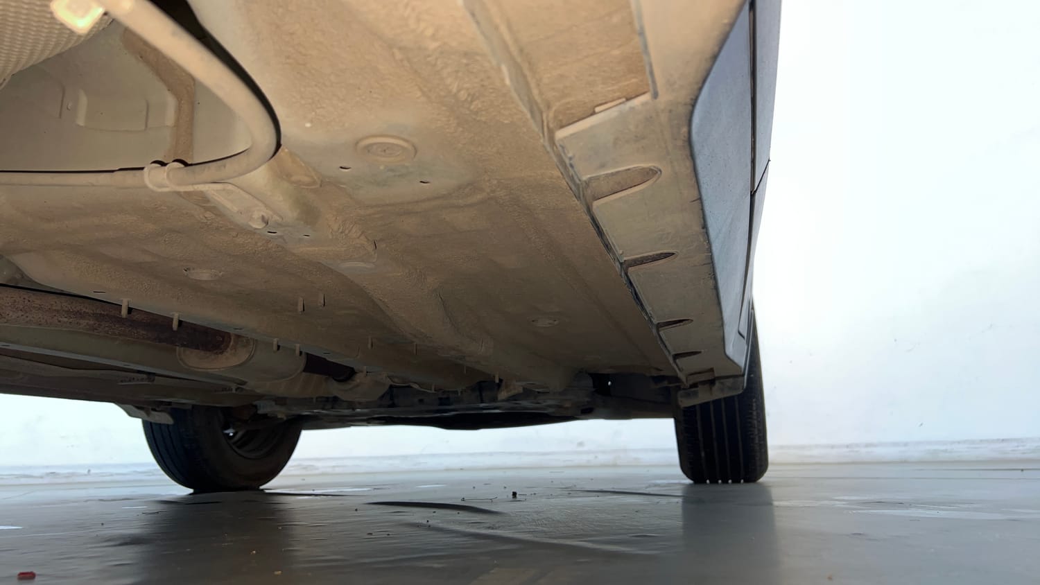 Used 2024 Kia Sonet HTK (O) 1.2 Petrol MT Petrol Manual extra REAR RIGHT UNDERBODY VIEW