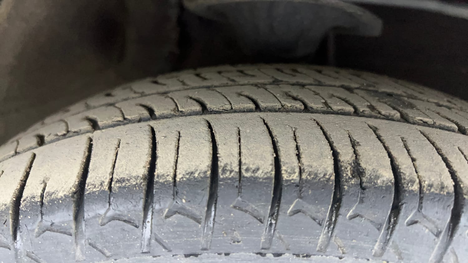 Used 2015 Hyundai i10 Sportz 1.1 iRDE2 Petrol Manual tyres RIGHT FRONT TYRE TREAD VIEW