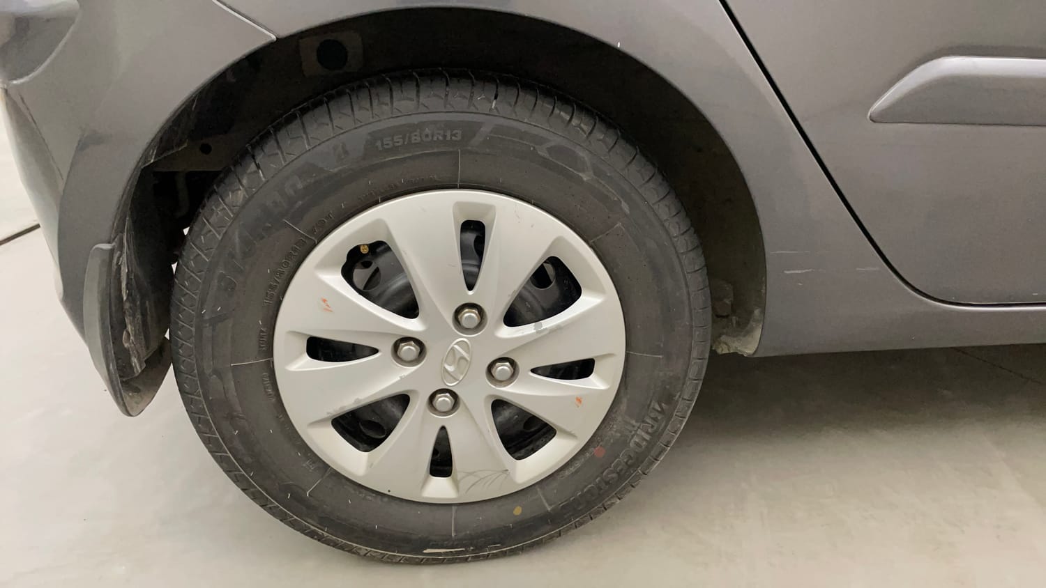 Used 2012 Hyundai i10 Sportz 1.2 Kappa2 Petrol Manual tyres RIGHT REAR TYRE RIM VIEW