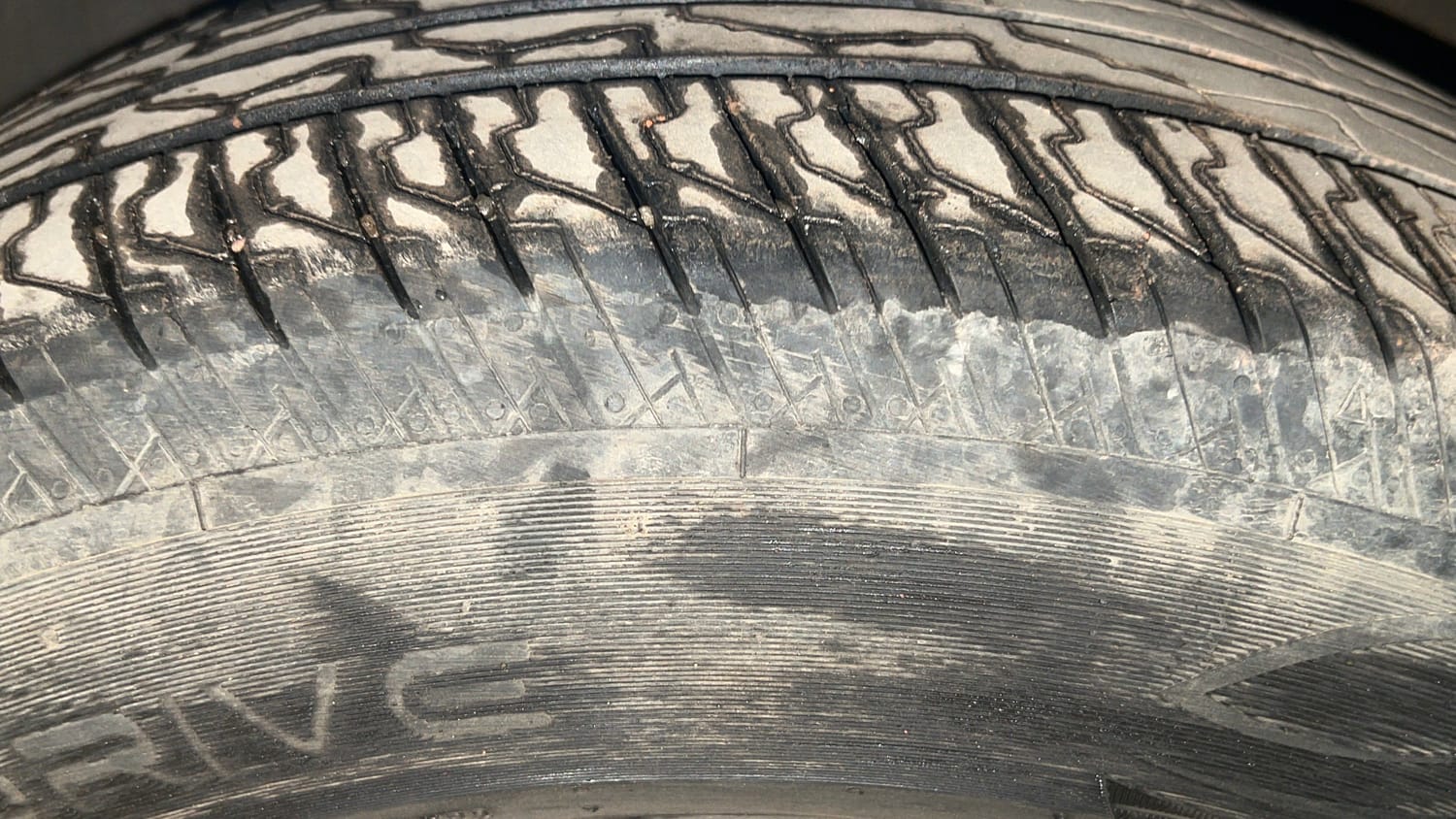 Used 2022 Maruti Suzuki Ciaz Zeta 1.5 Petrol Manual tyres LEFT FRONT TYRE TREAD VIEW