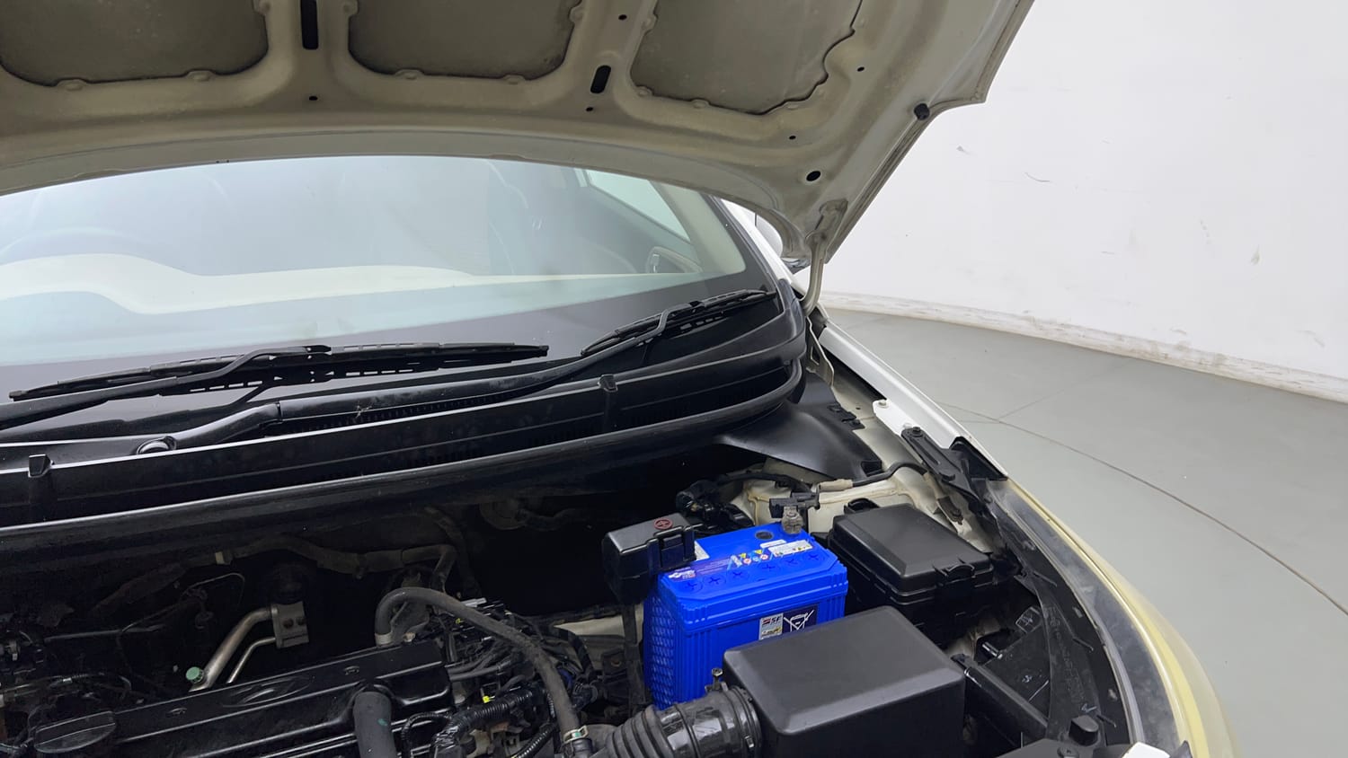 Used 2016 Hyundai Elite i20 Magna 1.2 Petrol Manual engine ENGINE LEFT SIDE HINGE & APRON VIEW