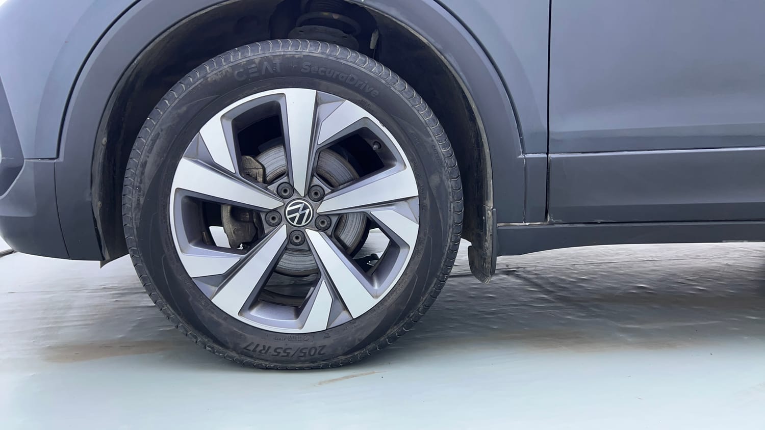 Used 2022 Volkswagen Taigun Topline 1.0 TSI AT Petrol Automatic tyres LEFT FRONT TYRE RIM VIEW