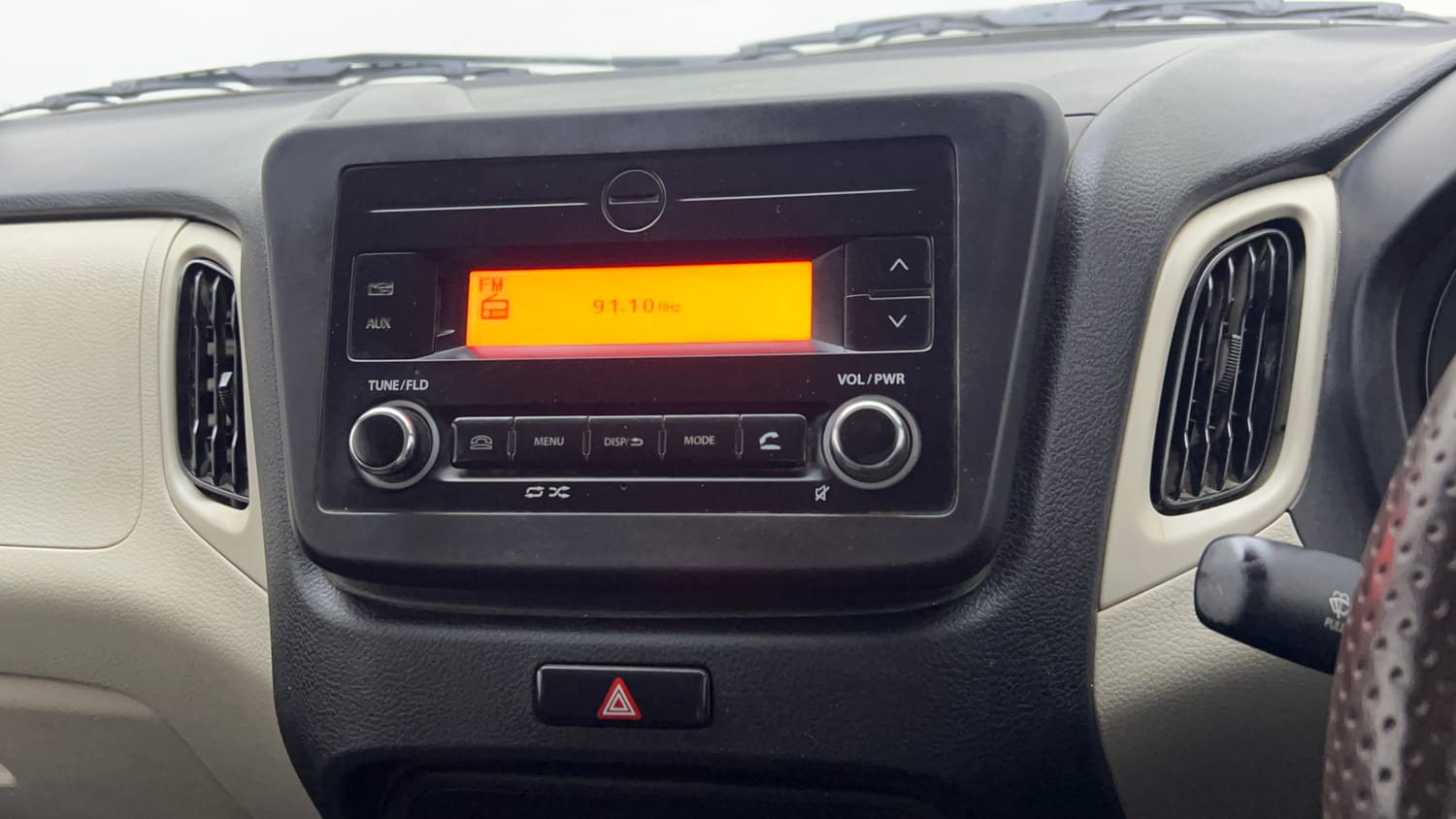 Used 2019 Maruti Suzuki Wagon R 1.0 VXi 1.0 Petrol Manual top_features Integrated (in-dash) music system