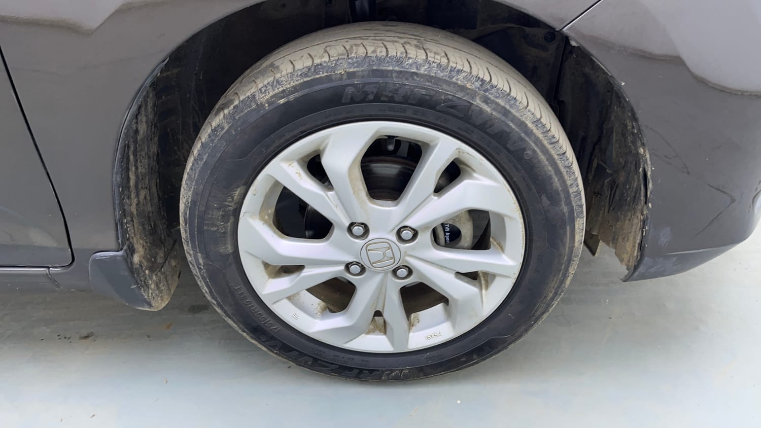 Used 2018 Honda Amaze 1.2 VX i-VTEC Petrol Manual tyres RIGHT FRONT TYRE RIM VIEW