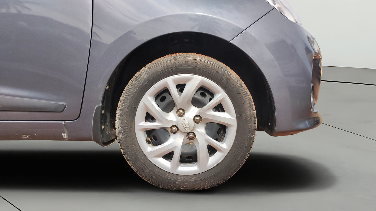 Used 2018 Hyundai Grand i10 Sportz 1.2 Kappa VTVT Petrol Manual tyres RIGHT FRONT TYRE RIM VIEW