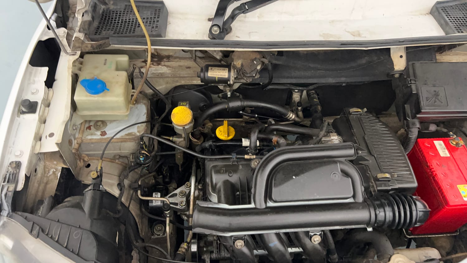 Used 2017 renault Kwid 1.0 RXT Anniversary Edition Petrol Manual engine ENGINE RIGHT SIDE VIEW