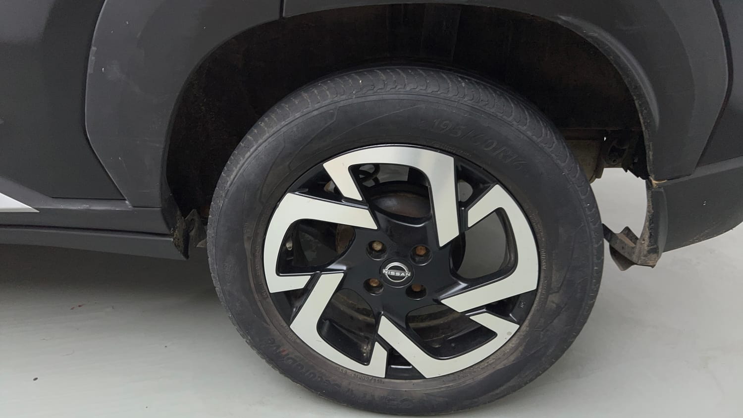 Used 2021 Nissan Magnite XV Premium Turbo Petrol Manual tyres LEFT REAR TYRE RIM VIEW