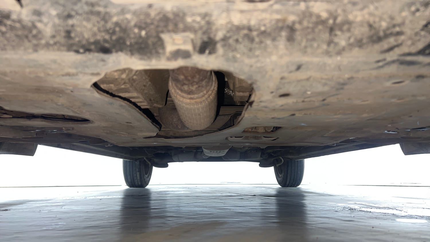 Used 2023 Mahindra XUV 300 TurboSport W8 Petrol Manual extra FRONT LEFT UNDERBODY VIEW