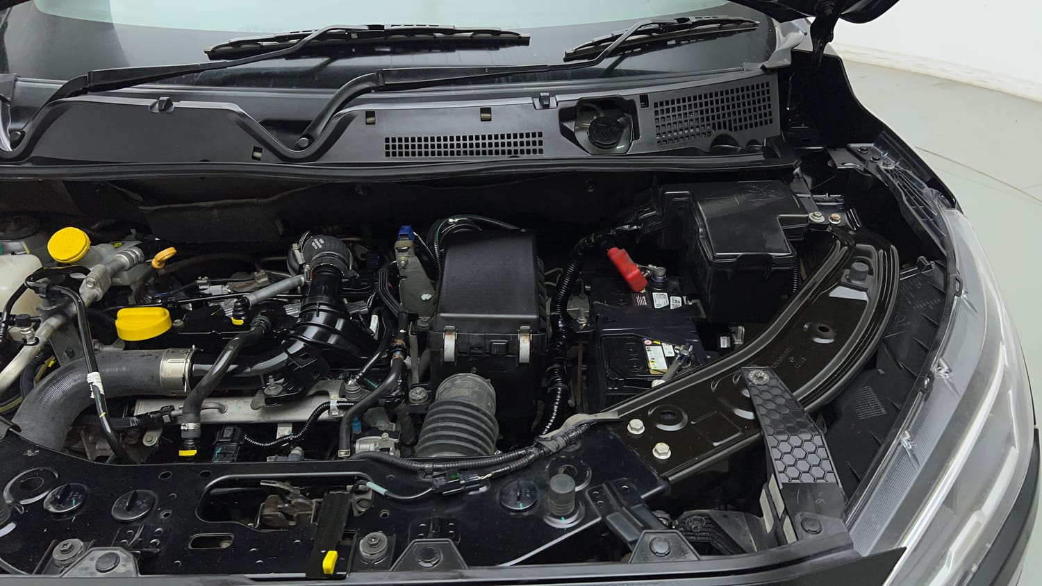 Used 2021 Nissan Magnite XV Premium Turbo Petrol Manual engine ENGINE LEFT SIDE VIEW