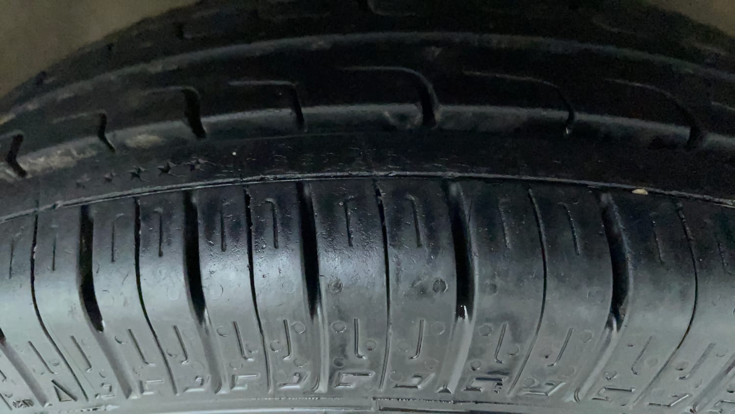 Used 2014 Maruti Suzuki Alto 800 Lxi Petrol Manual tyres RIGHT FRONT TYRE TREAD VIEW