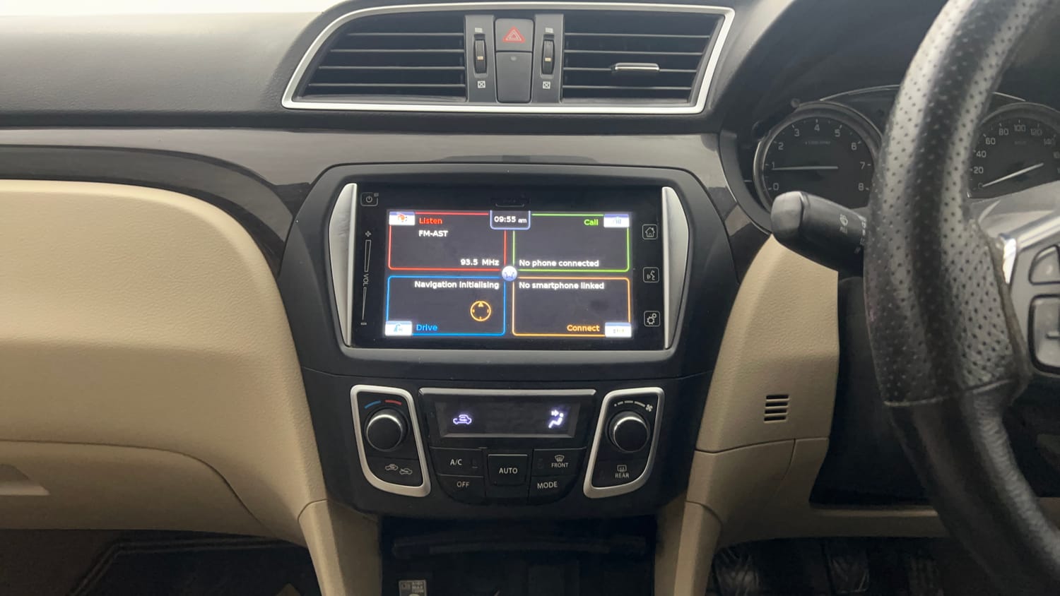 Used 2018 Maruti Suzuki Ciaz Alpha 1.4 MT Petrol Manual interior MUSIC SYSTEM & AC CONTROL VIEW