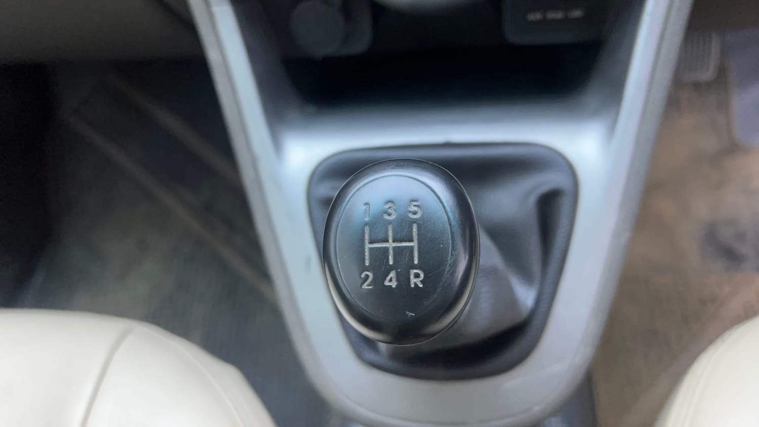 Used 2015 Hyundai i10 Sportz 1.1 iRDE2 Petrol Manual interior GEAR  KNOB VIEW