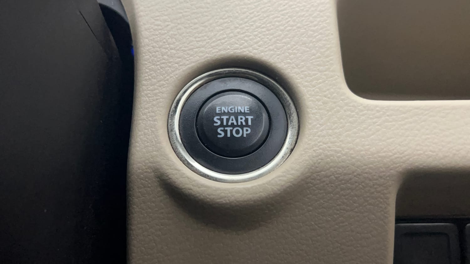 Used 2022 Maruti Suzuki Ciaz Zeta 1.5 Petrol Manual top_features Keyless start