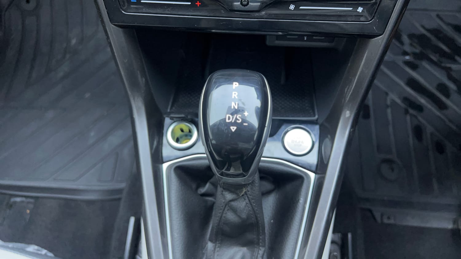 Used 2022 Volkswagen Taigun Topline 1.0 TSI AT Petrol Automatic interior GEAR  KNOB VIEW
