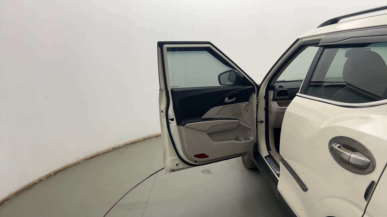 Used 2022 Mahindra XUV 300 W8 (O) 1.5 Diesel Diesel Manual interior LEFT FRONT DOOR OPEN VIEW