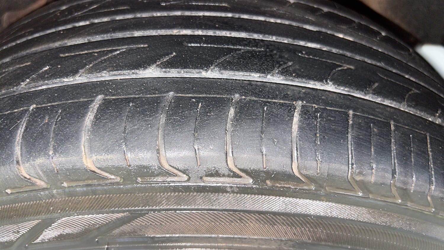 Used 2018 Ford Figo Aspire Titanium 1.2 Ti-VCT Diesel Manual tyres LEFT REAR TYRE TREAD VIEW