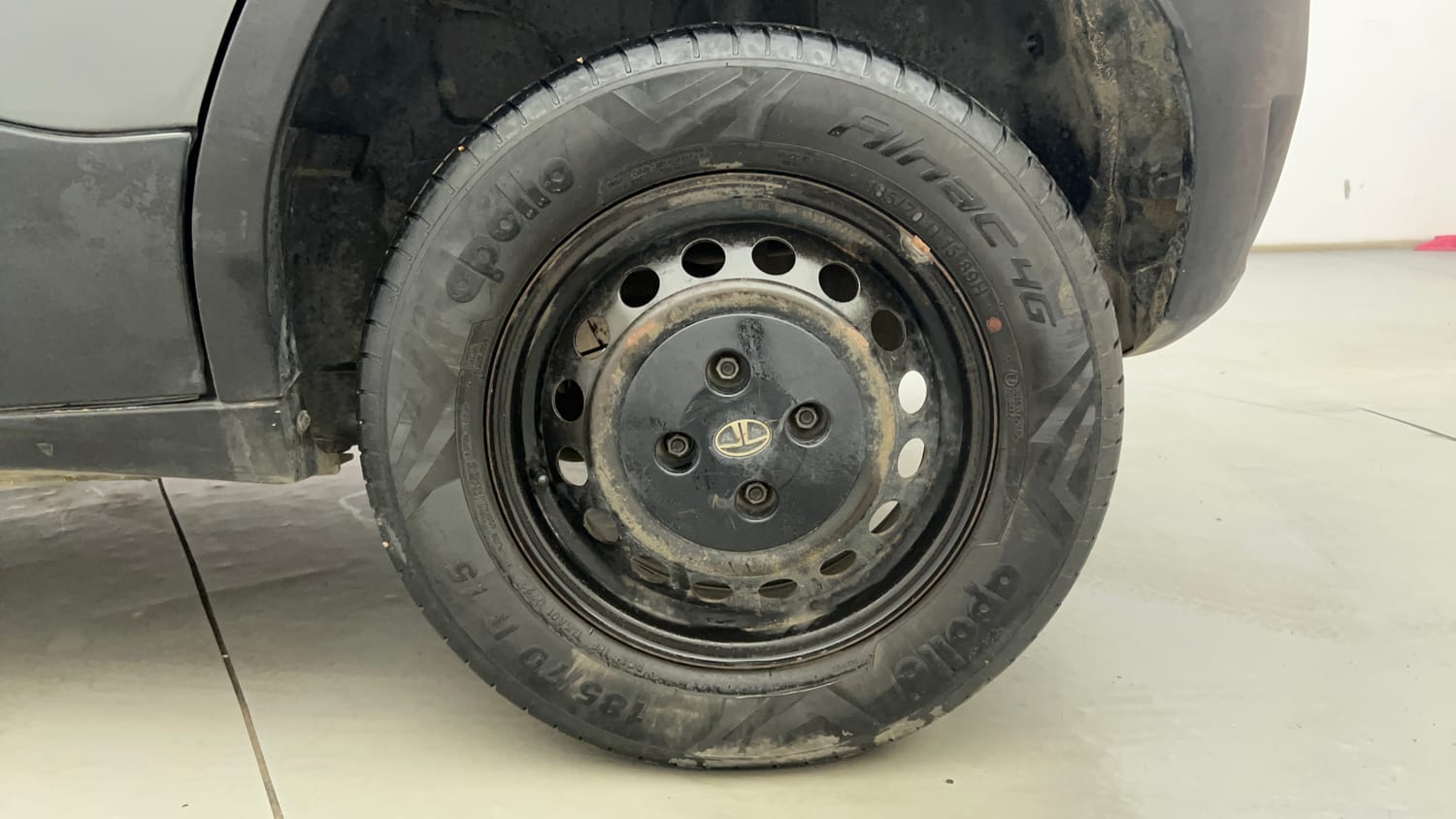 Used 2022 Tata Punch Pure Rhythm Pack MT Petrol Manual tyres LEFT REAR TYRE RIM VIEW