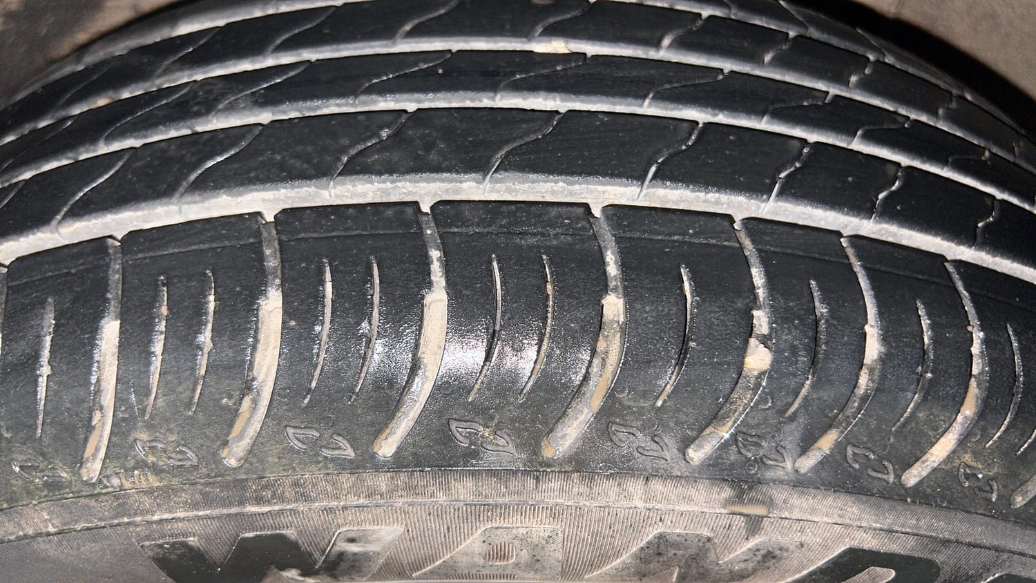 Used 2024 Nissan Magnite XV Petrol Manual tyres LEFT REAR TYRE TREAD VIEW
