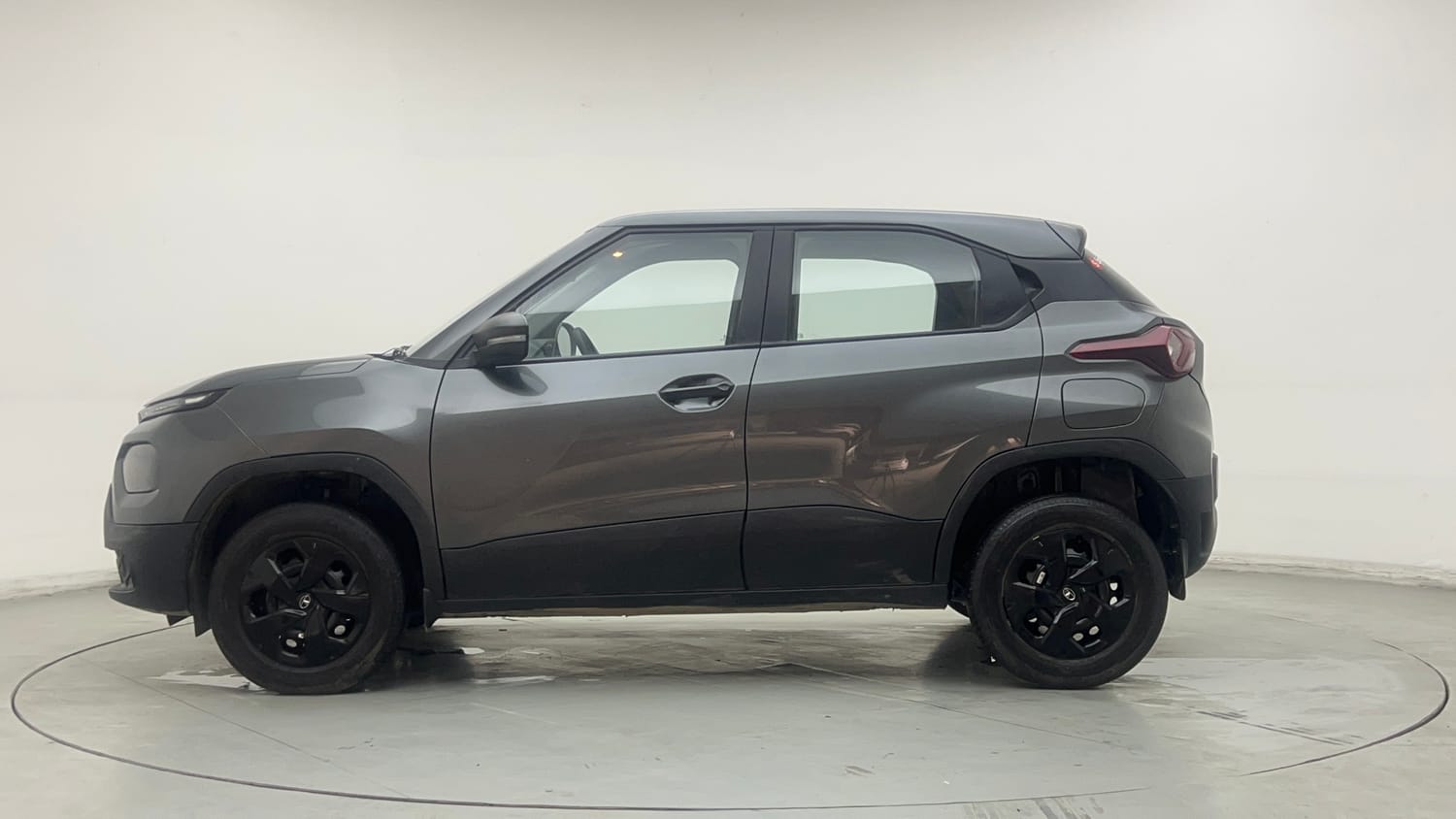 Used 2025 Tata Punch Pure MT Petrol Manual exterior LEFT SIDE VIEW