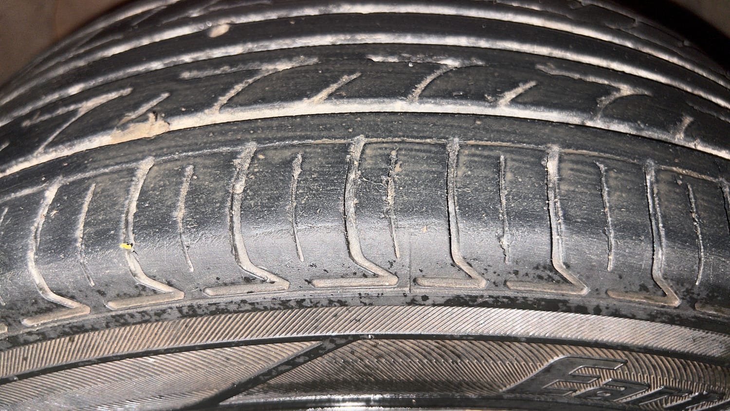 Used 2018 Ford Figo Aspire Titanium 1.2 Ti-VCT Diesel Manual tyres LEFT FRONT TYRE TREAD VIEW