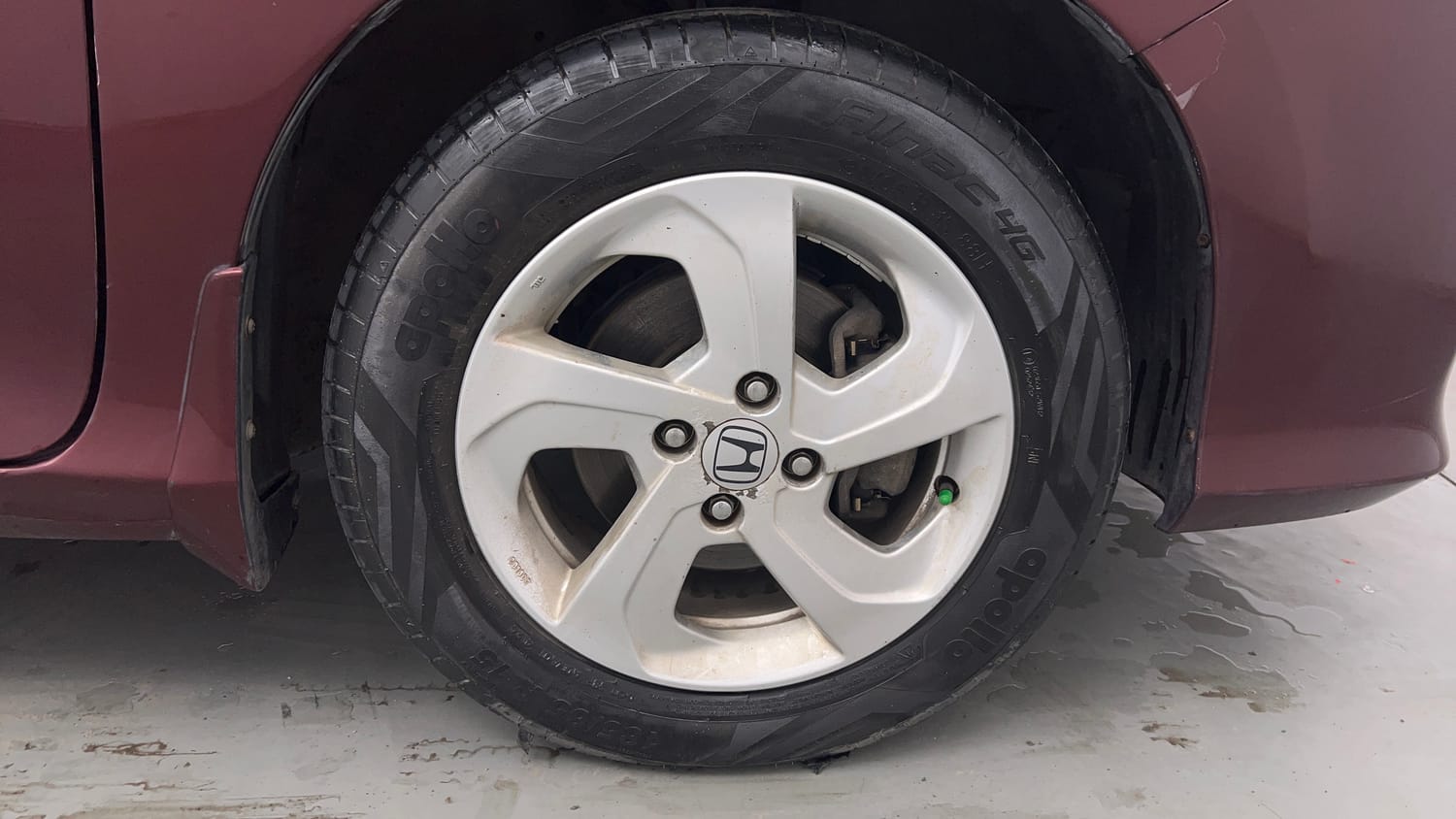 Used 2016 Honda City VX Petrol Manual tyres RIGHT FRONT TYRE RIM VIEW