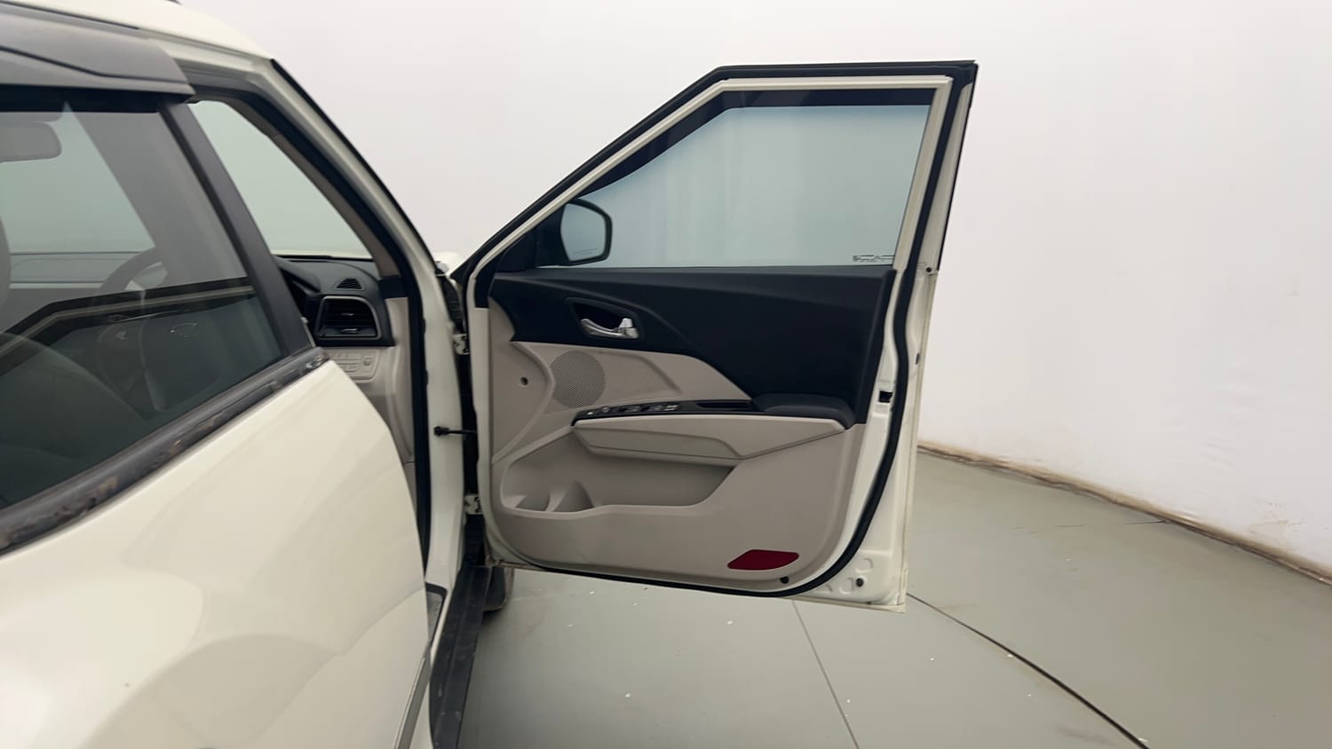 Used 2022 Mahindra XUV 300 W8 (O) 1.5 Diesel Diesel Manual interior RIGHT FRONT DOOR OPEN VIEW