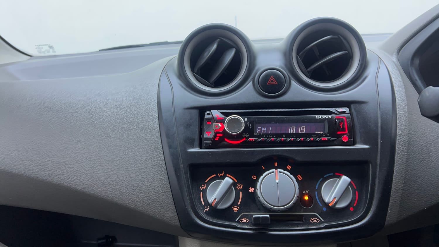 Used 2014 Datsun GO T Petrol Manual interior MUSIC SYSTEM & AC CONTROL VIEW