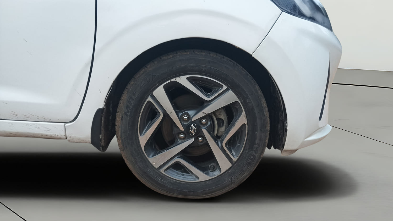 Used 2020 Hyundai Aura SX 1.2 Petrol Petrol Manual tyres RIGHT FRONT TYRE RIM VIEW