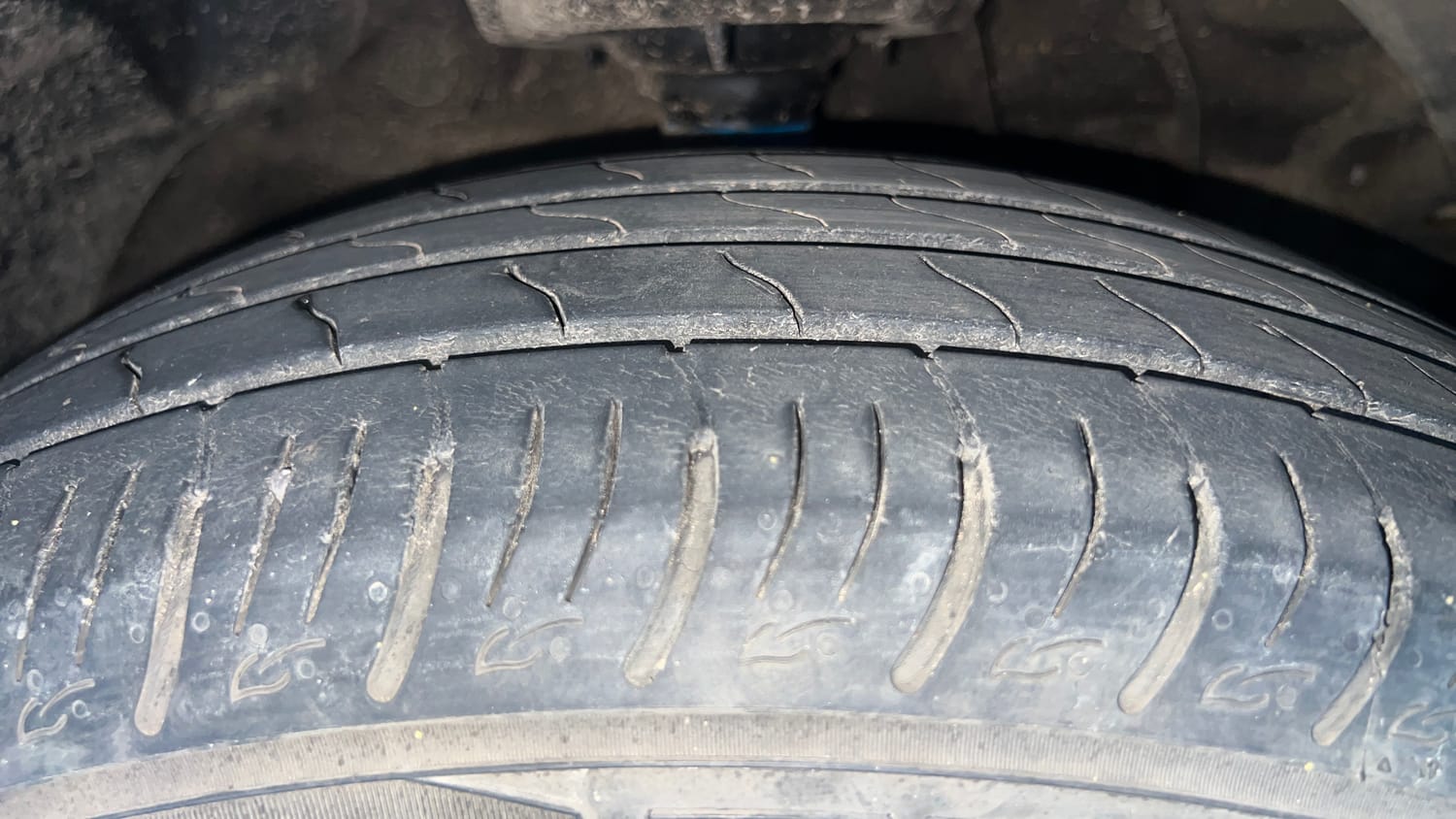 Used 2023 Mahindra XUV 300 TurboSport W8 Petrol Manual tyres RIGHT FRONT TYRE TREAD VIEW