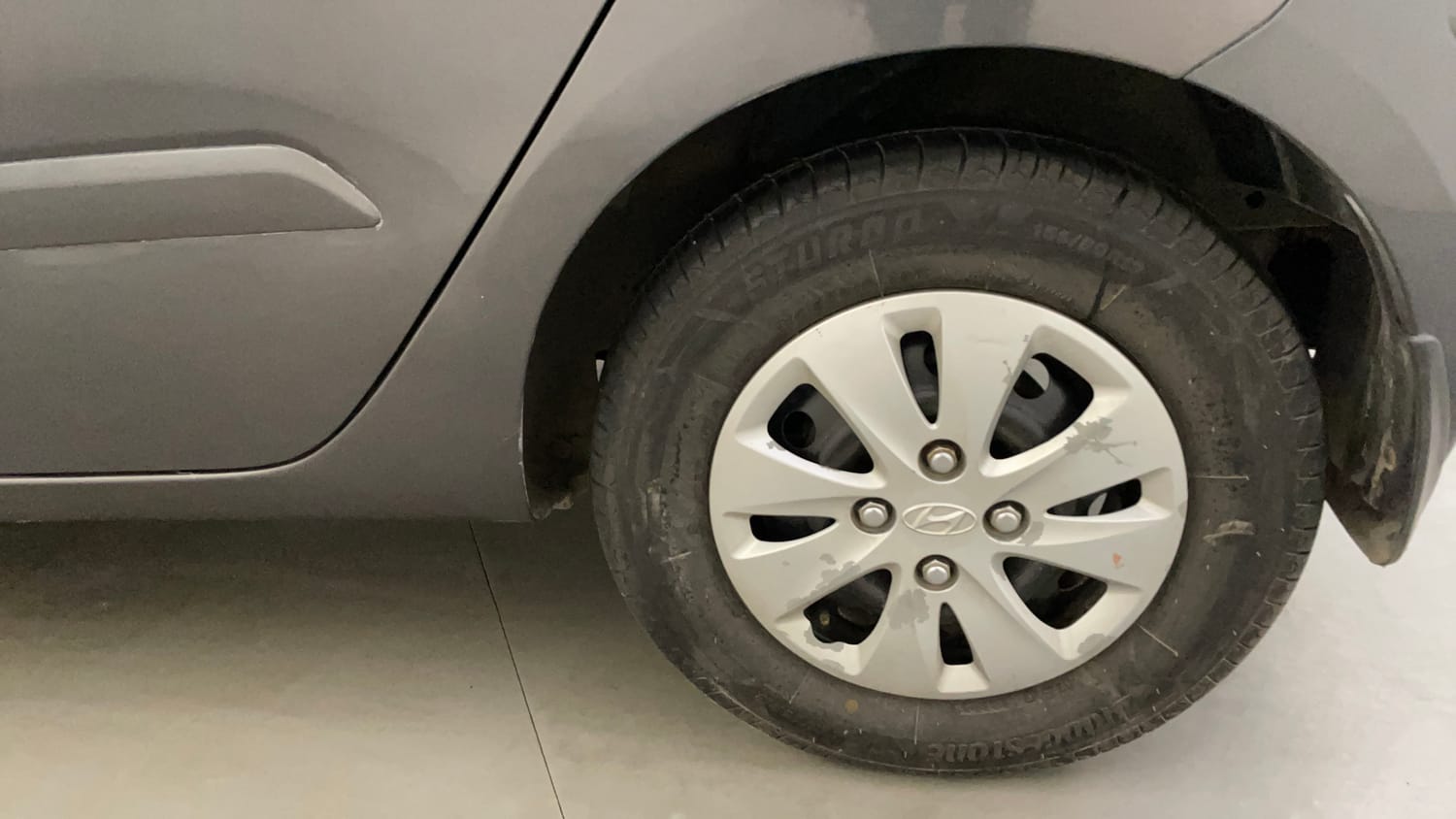 Used 2012 Hyundai i10 Sportz 1.2 Kappa2 Petrol Manual tyres LEFT REAR TYRE RIM VIEW