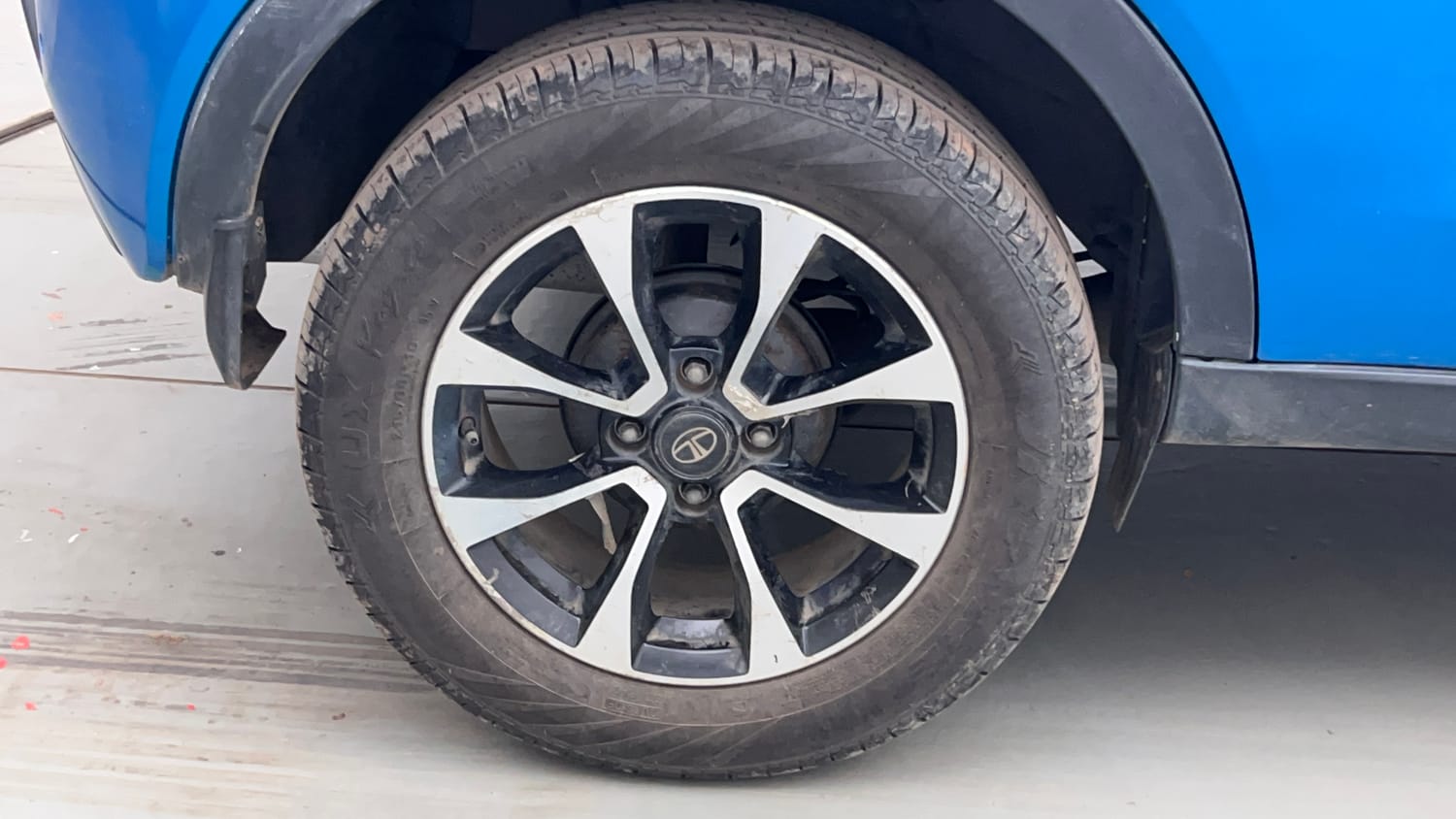 Used 2020 Tata Nexon XZA Plus (O) Petrol Automatic tyres RIGHT REAR TYRE RIM VIEW