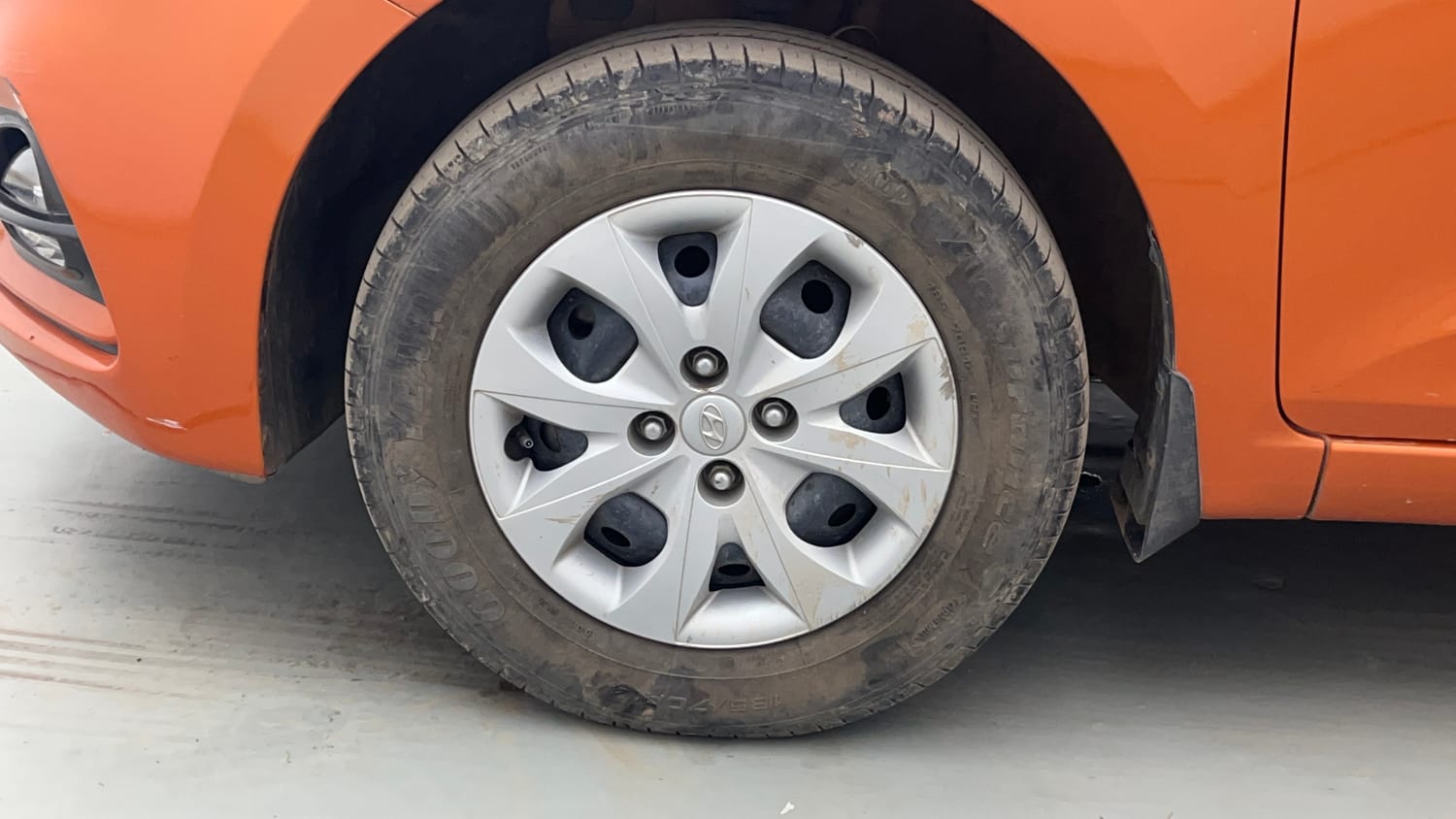 Used 2018 Hyundai Elite i20 Sportz 1.2 Petrol Manual tyres LEFT FRONT TYRE RIM VIEW