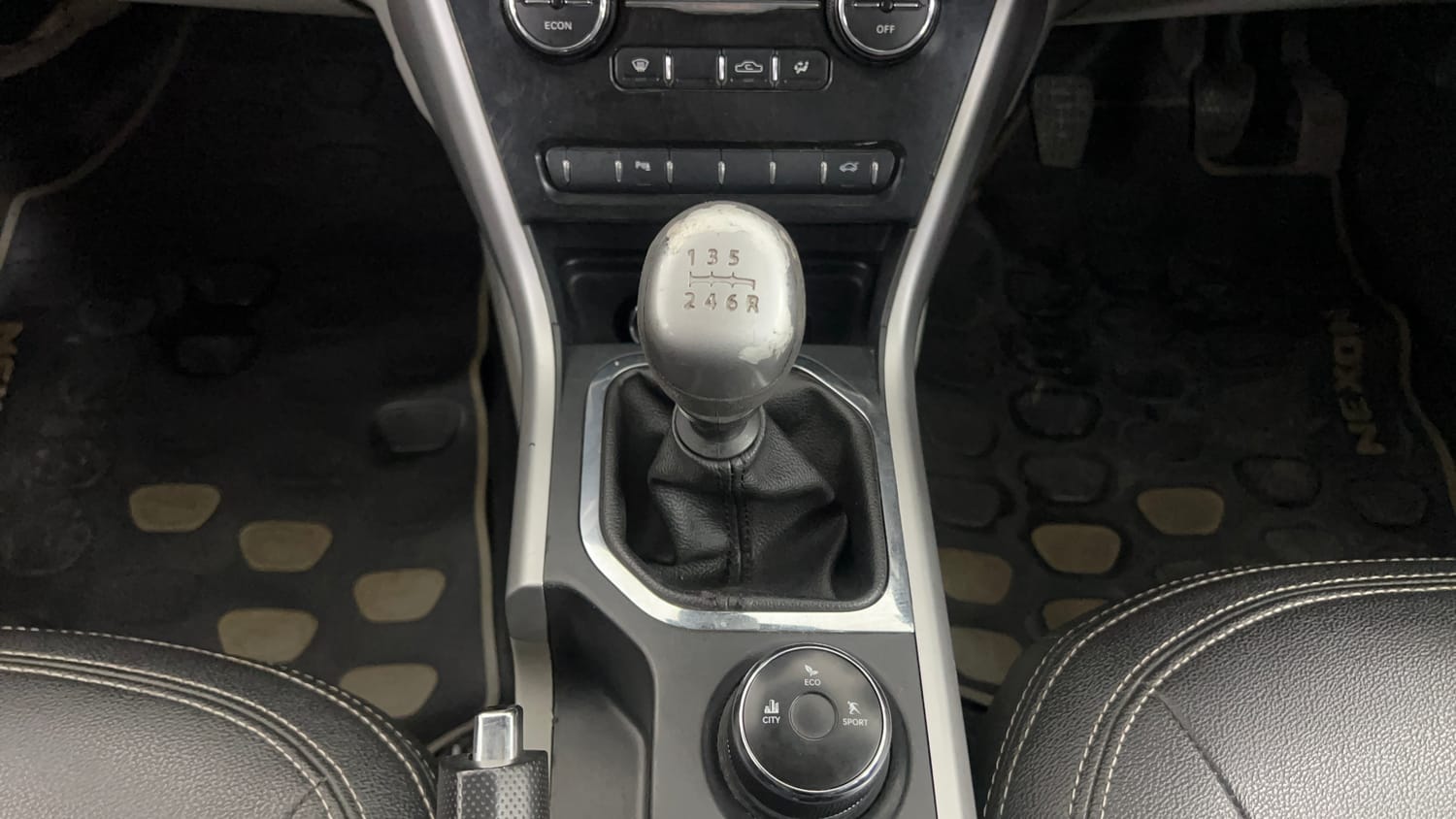 Used 2018 Tata Nexon XZ Diesel Diesel Manual interior GEAR  KNOB VIEW