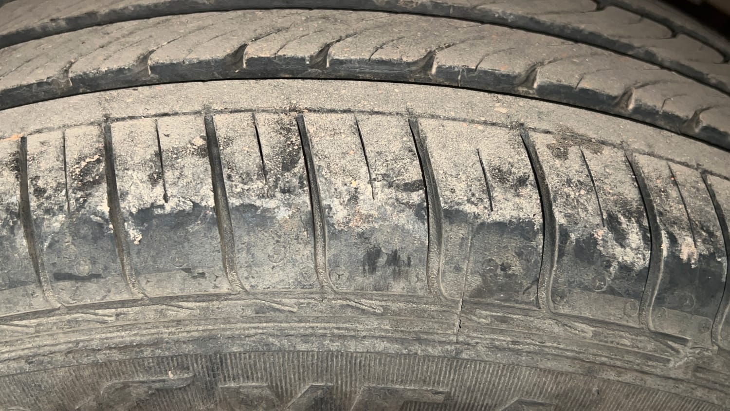 Used 2018 Hyundai Elite i20 Sportz 1.2 Petrol Manual tyres LEFT REAR TYRE TREAD VIEW