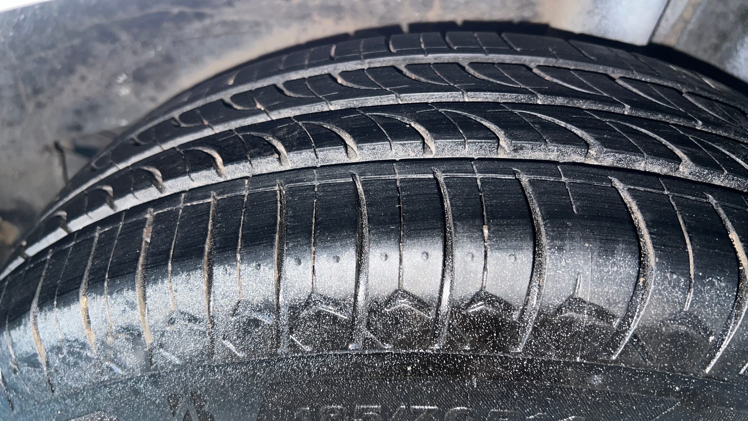Used 2016 Hyundai Elite i20 Magna 1.2 Petrol Manual tyres LEFT REAR TYRE TREAD VIEW