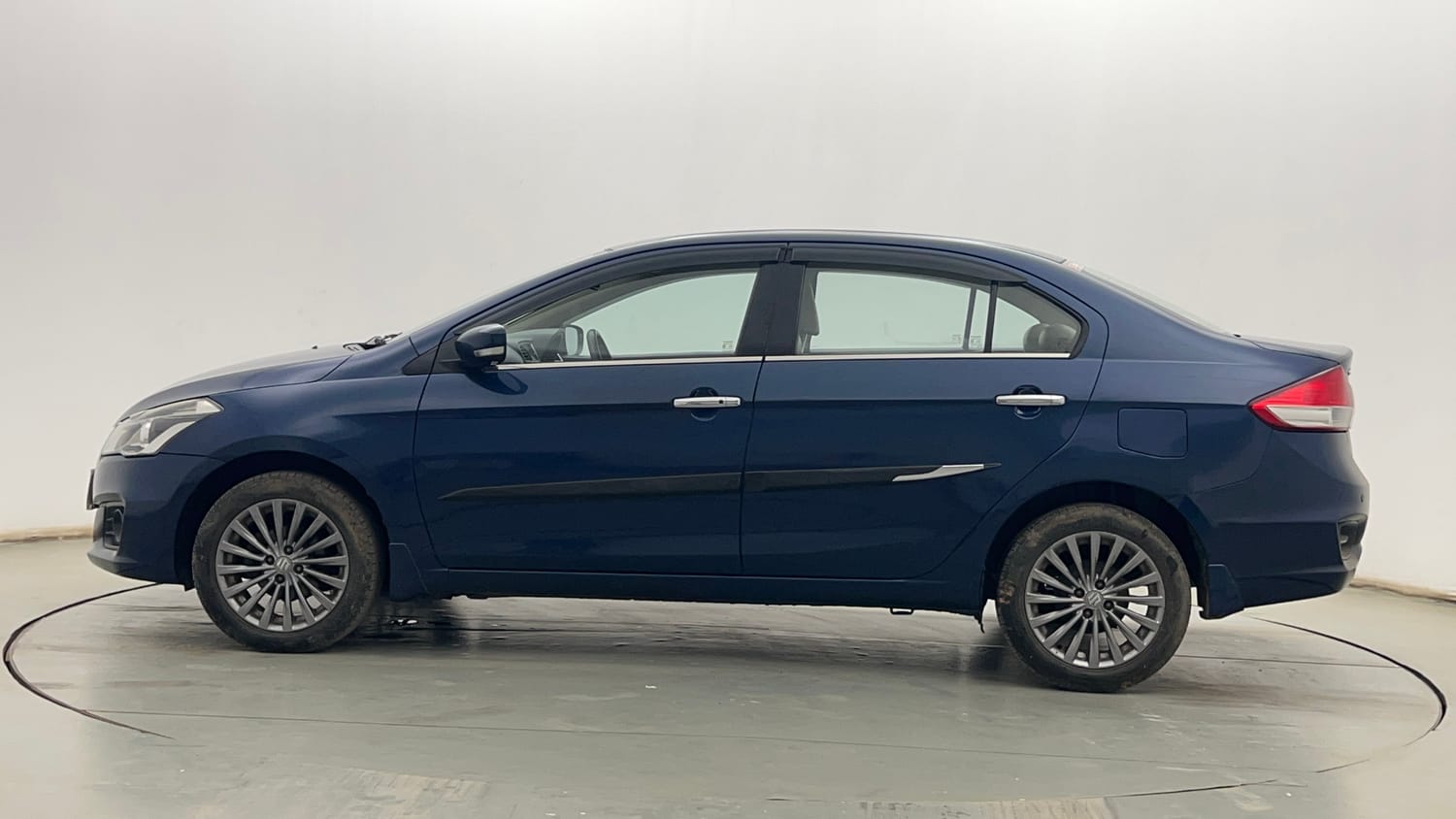 Used 2018 Maruti Suzuki Ciaz Alpha 1.4 MT Petrol Manual exterior LEFT SIDE VIEW
