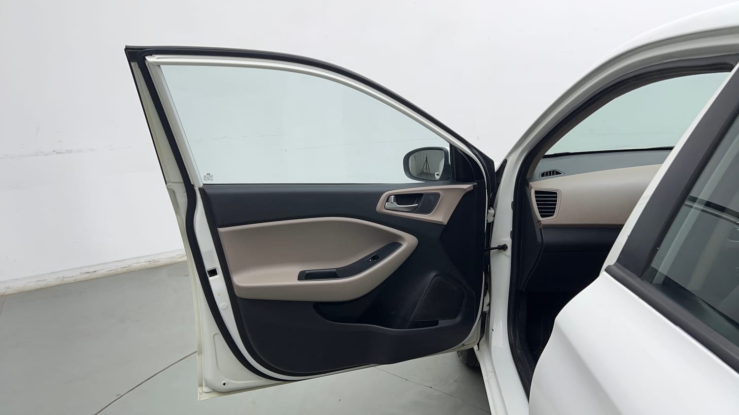 Used 2016 Hyundai Elite i20 Magna 1.2 Petrol Manual interior LEFT FRONT DOOR OPEN VIEW